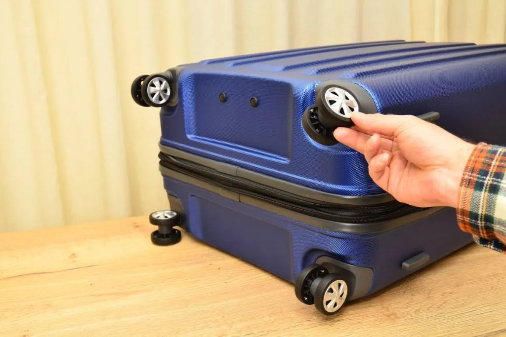 Testing Eminent Cape Town Expandable Size L Suitcase