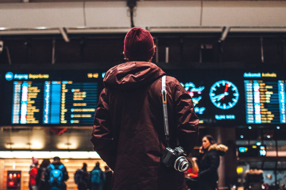 10 Airplane Travel Gifts That Will Delight Any Jetsetter