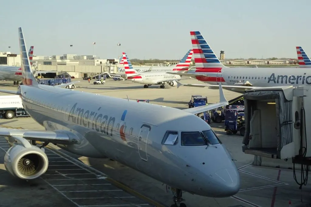 American Airlines Main Cabin vs Basic Economy: The Ultimate Guide for Smart Travelers 2 American Airlines Main Cabin vs Basic Economy: The Ultimate Guide for Smart Travelers - Clever Journey | Travel Gear Reviews, Packing Tips, Travel Advice