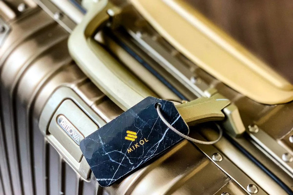 Best Luggage Tags for Travel (2026) 1 Best Luggage Tags: Never Lose Your Bags Again!