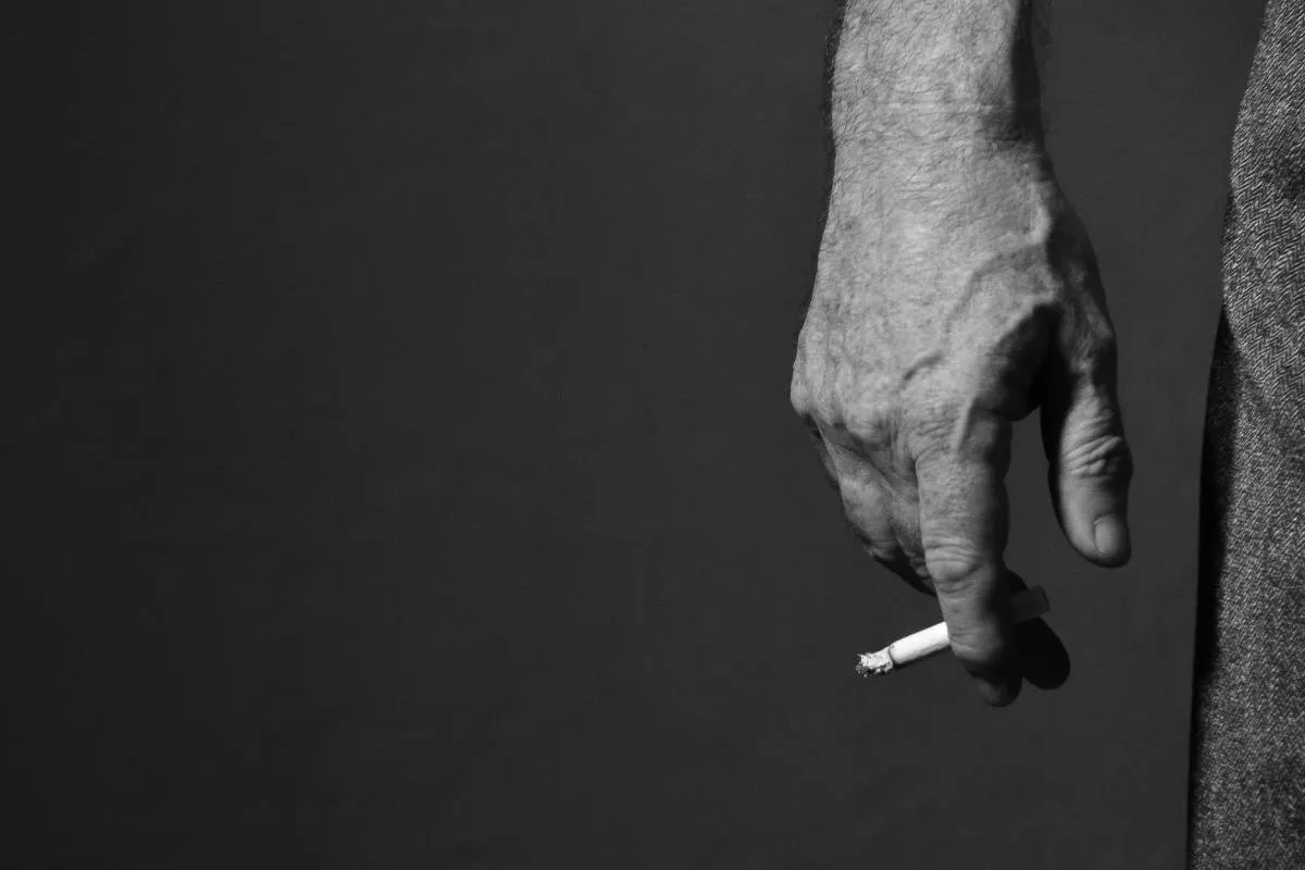 Clearing the Air: Can You Take Cigarettes on a Plane? 2 The smoky details and what you need to know