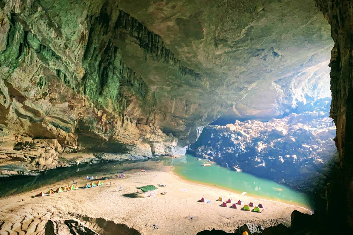 Umarmen Sie das majestätische Unbekannte: Erforschen Sie Hang Son Doong, Vietnams verborgene Welt in einer Höhle