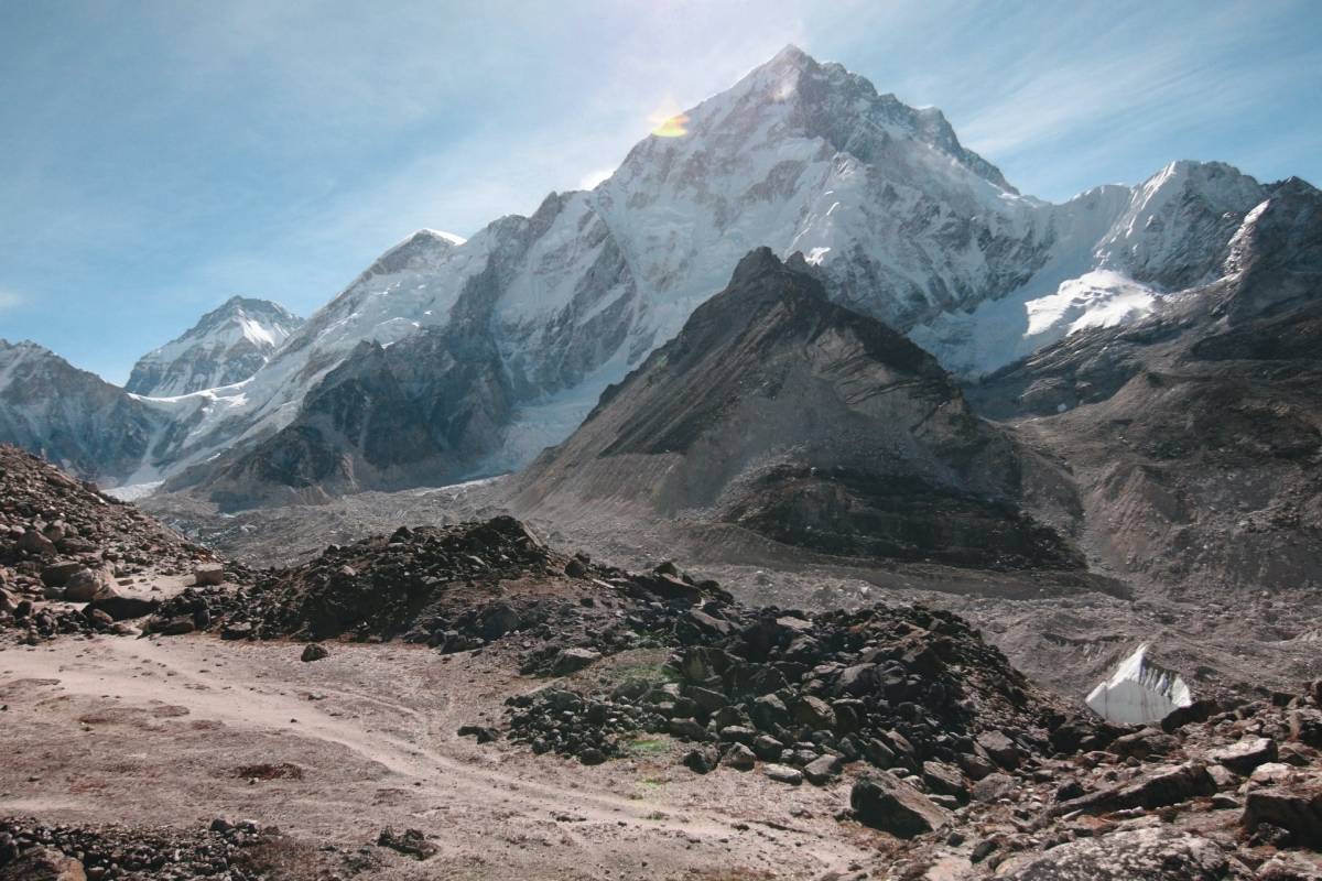 Journey to the TOP of the Tallest Mountain in the World: Everest Awaits!