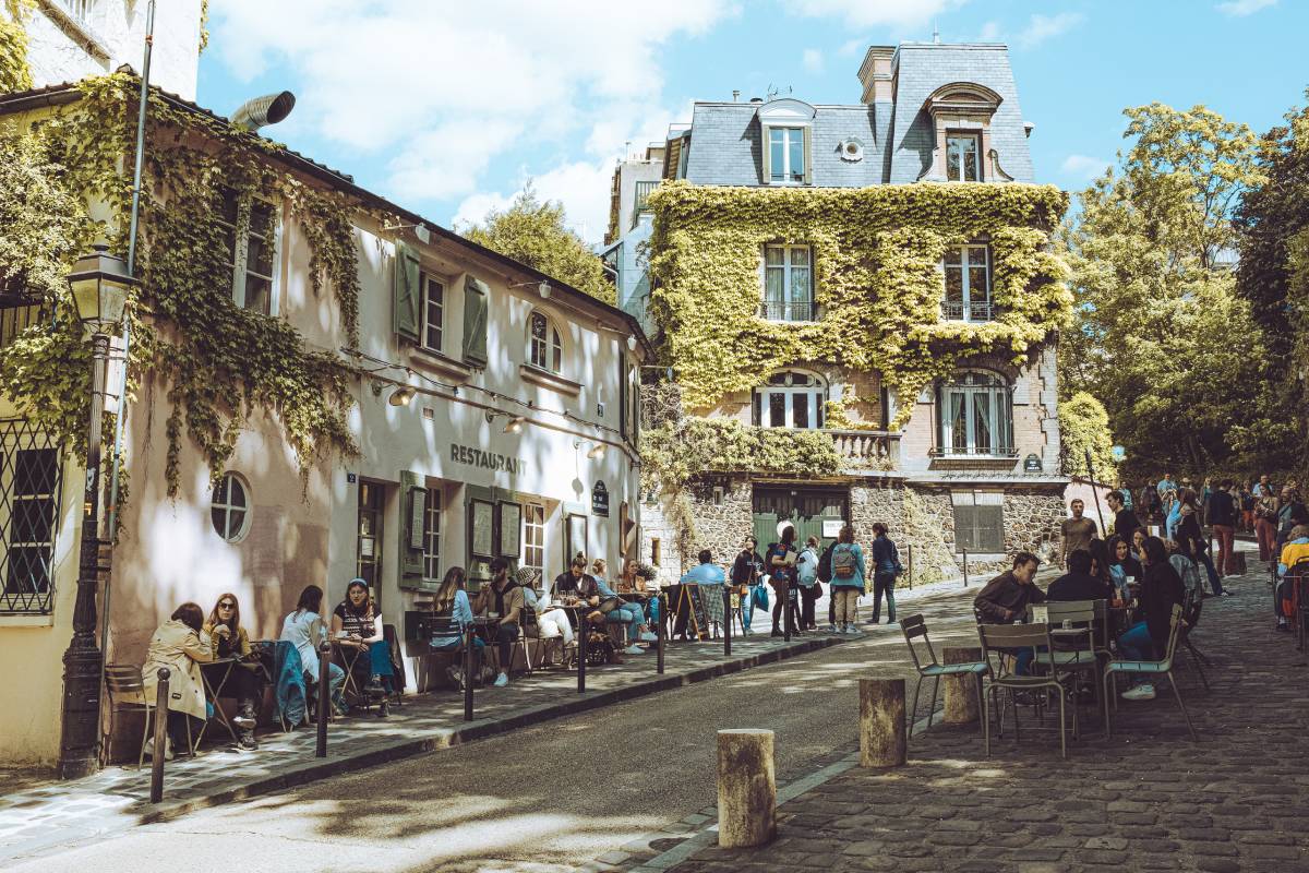The Ultimate Guide to Exploring Paris: From Iconic Sites to Hidden Gems