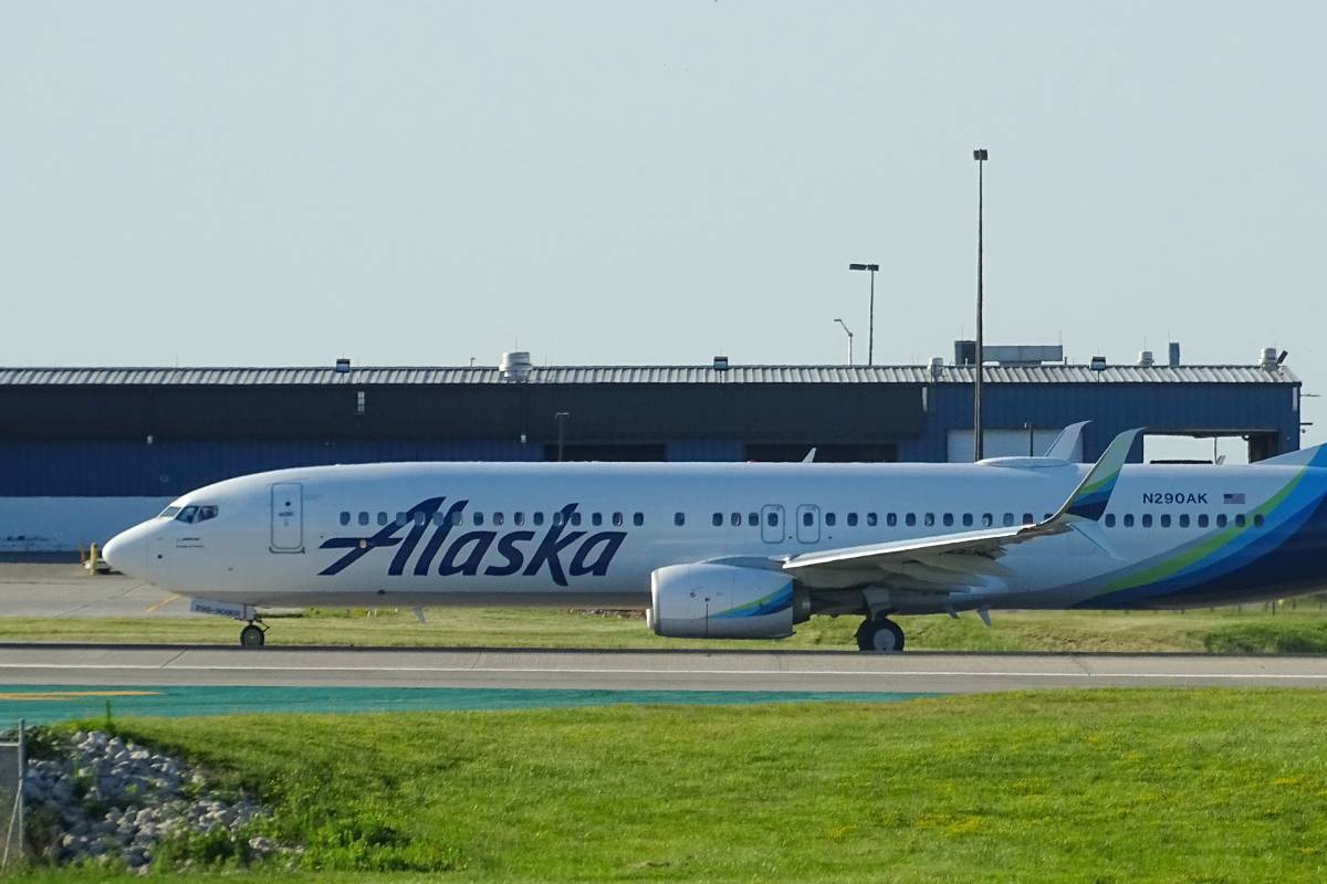 Can You Use Wireless Bluetooth Headphones on Planes? CJ