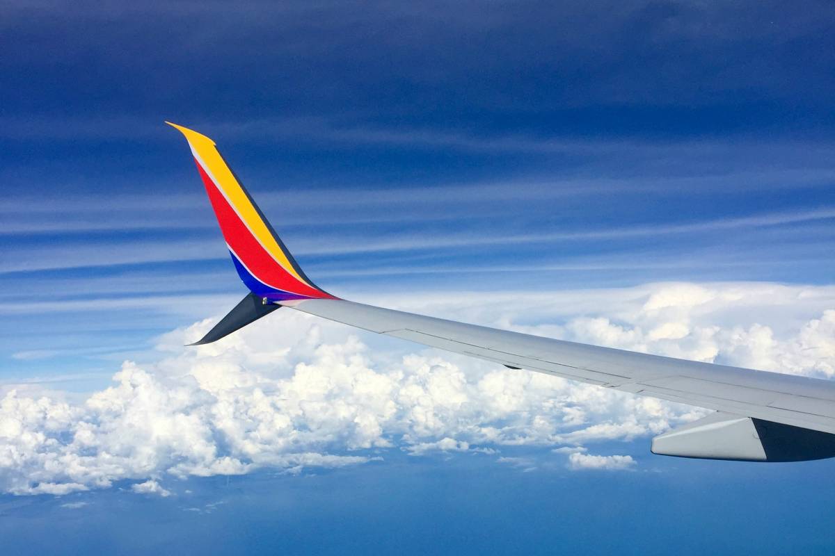 Can You Use Wireless Bluetooth Headphones on Planes? CJ