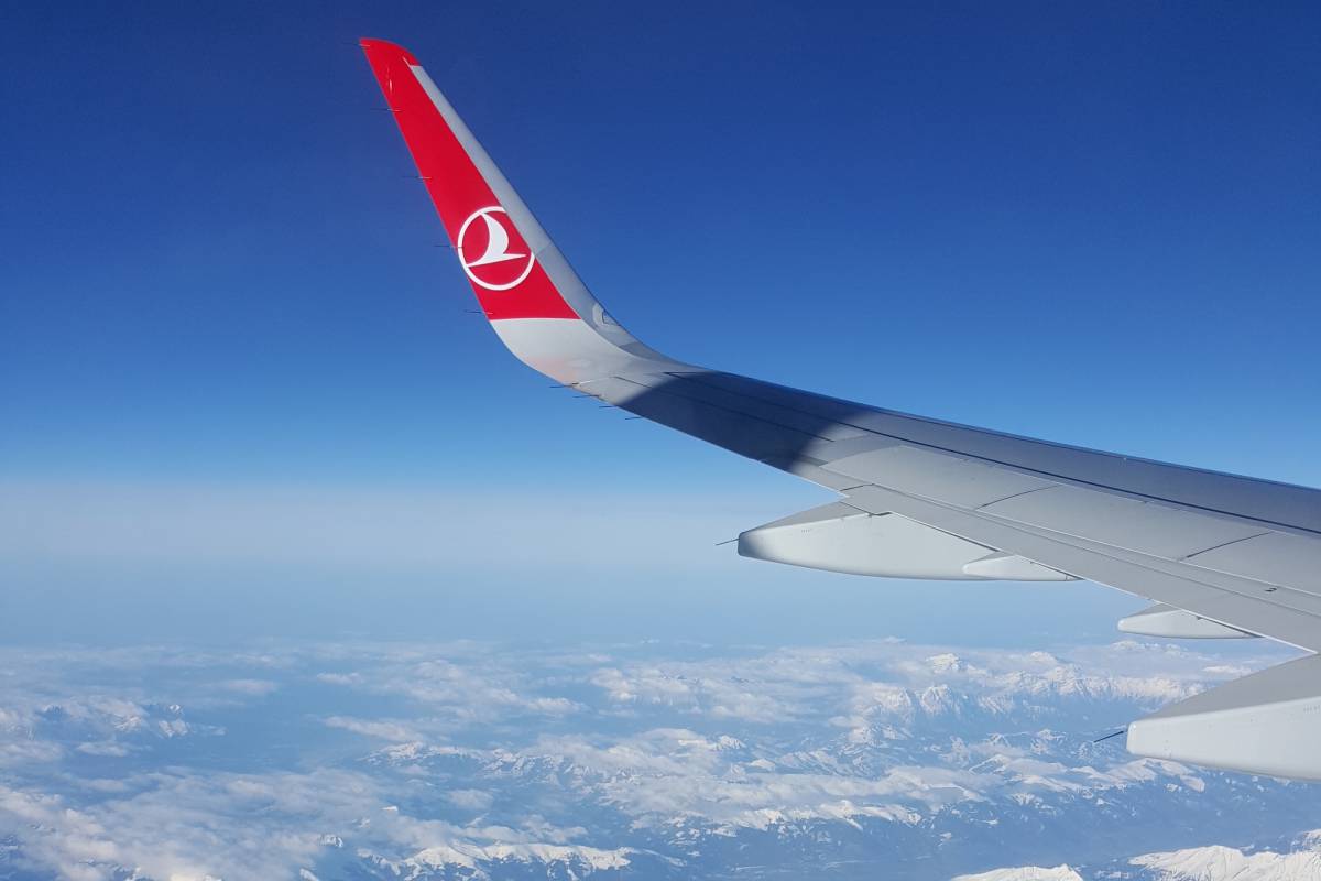 Can You Use Wireless Bluetooth Headphones on Planes? CJ