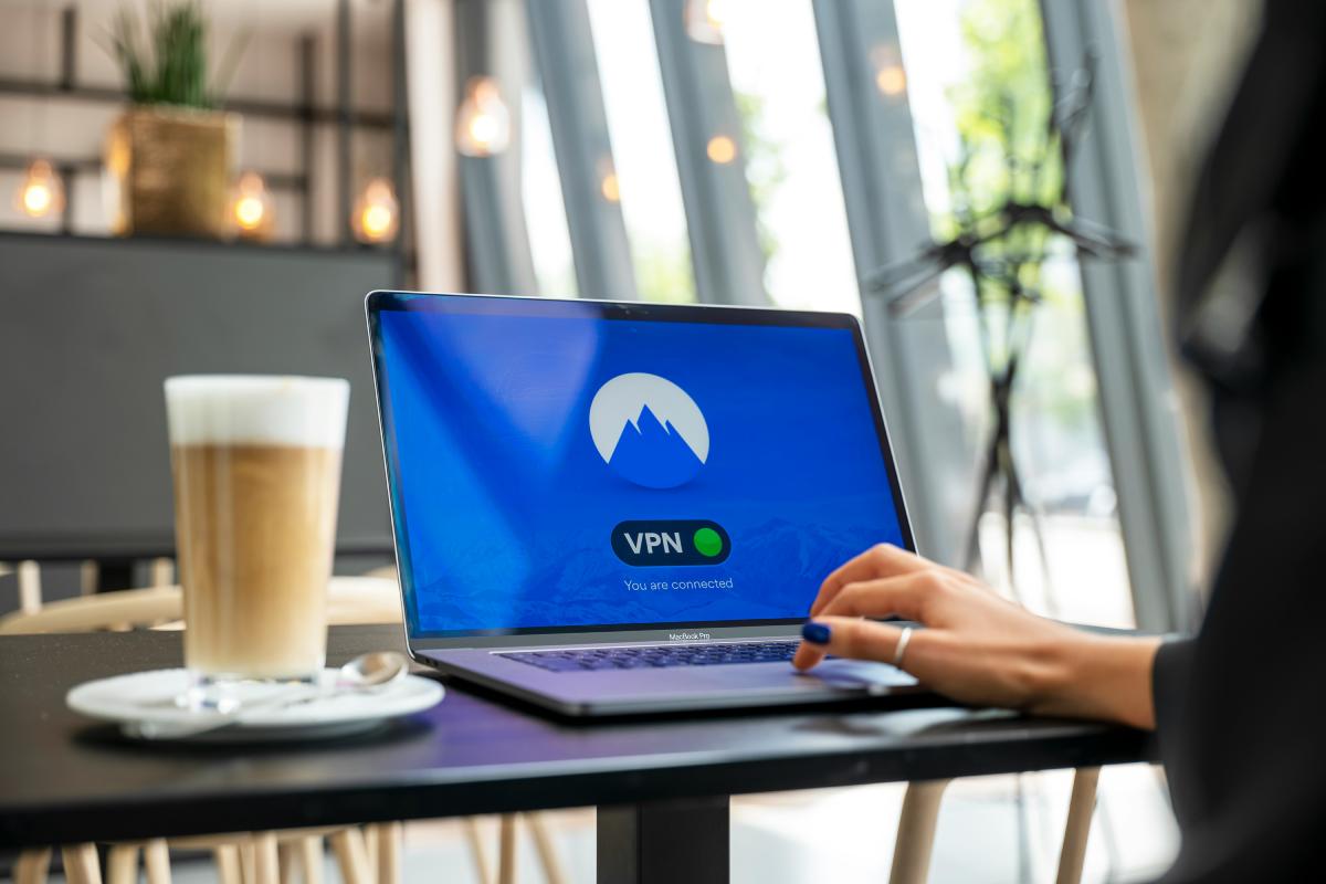 Traveling Smarter: Using a VPN to Elevate Your Travel Experience