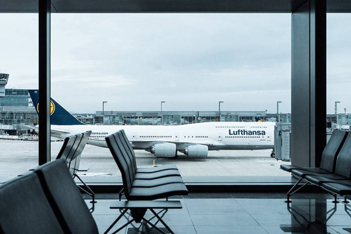 Umbrellas on Planes: Here's Everything You Need to Know 3 Umbrella Restrictions Between Different Airports