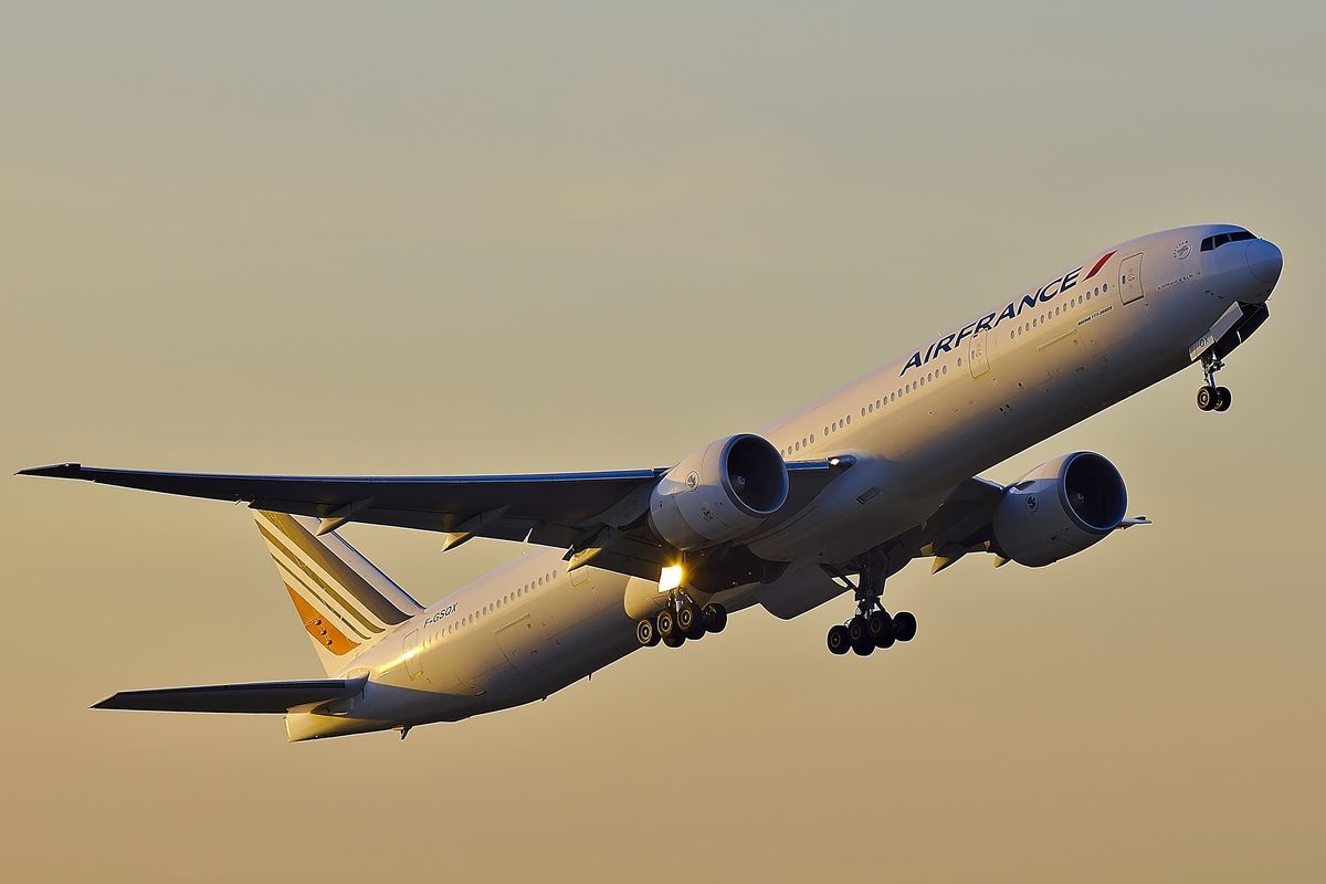 Silent Nights at 30,000 Feet: What You Should Know About Airplane Noise and Sleep