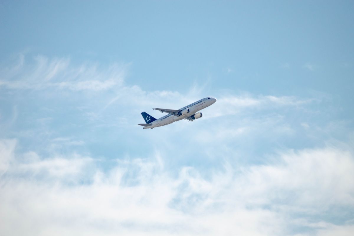 Ein Hoch auf den Himmel: Ein umfassender Leitfaden für Getränkeoptionen im Flugzeug