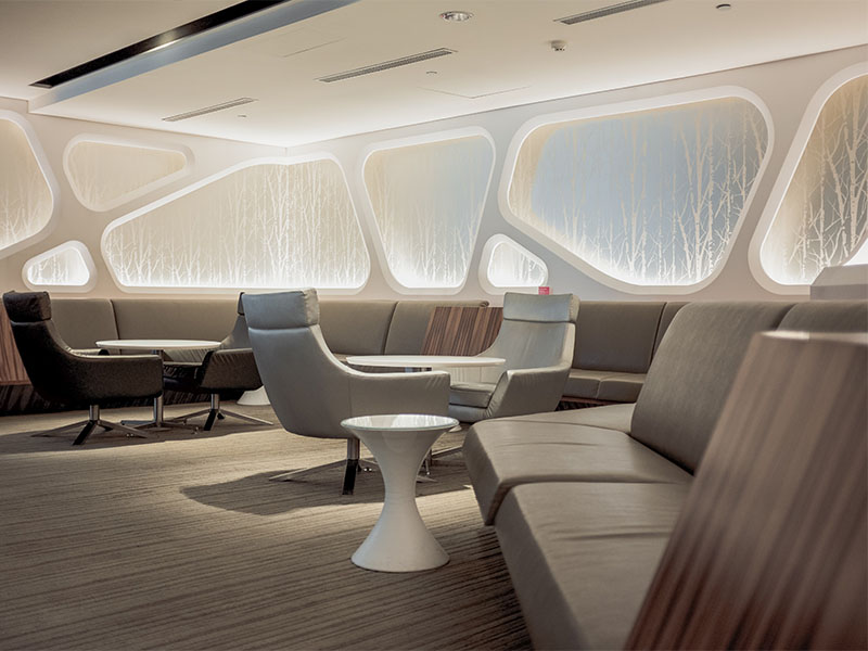 How long can you stay in a airport lounge?