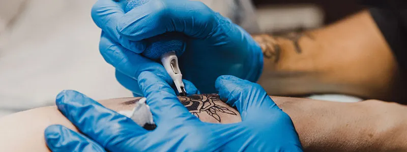 Can You Bring Tattoo Needles on Planes? 1 Tattooing with a tattoo machine