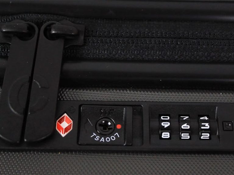 Do I Have to Pick Up/Recheck Luggage on Connecting Flights?